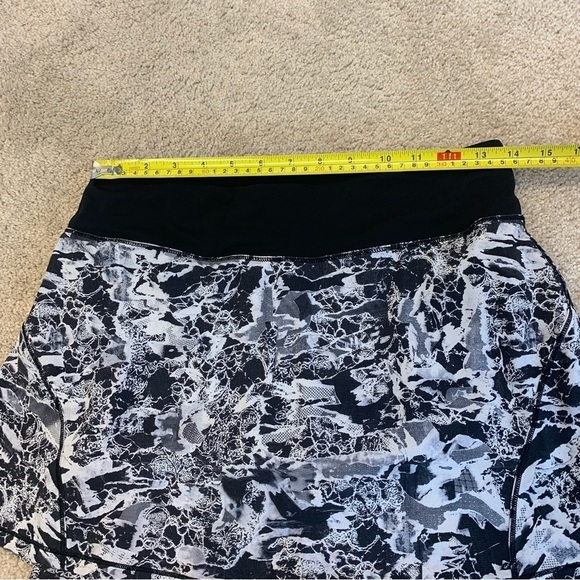 LULULEMON black white printed Circuit Breaker Skirt Sz 6 - Picture 9 of 11